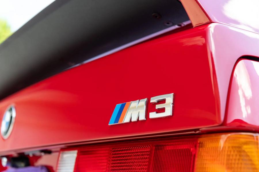 Логотип BMW M3 Coupe (E30) 1988 года  (NA) (фото 63 из 231)